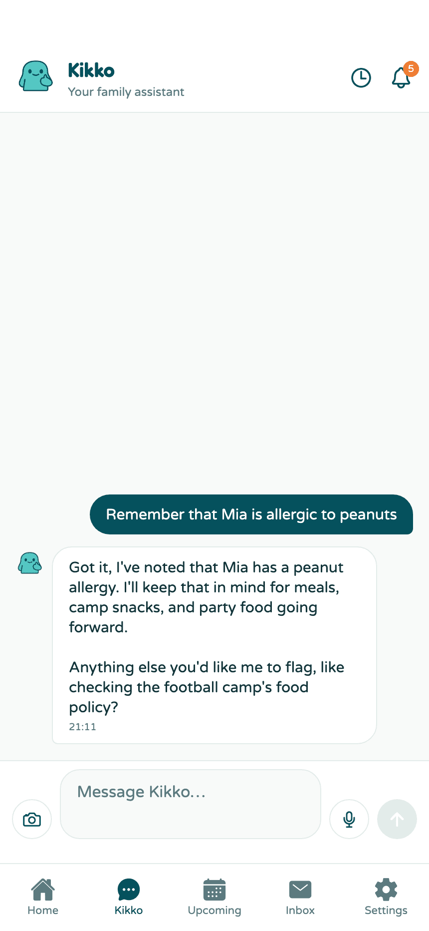 A chat where the parent says Mia is allergic to peanuts and Kikko confirms it noted the fact